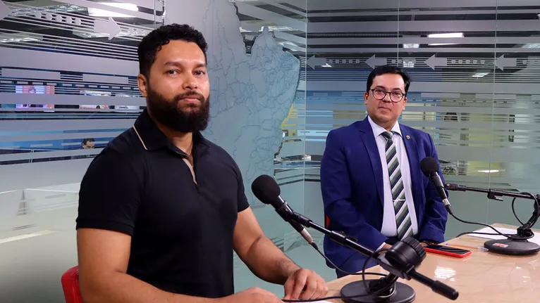 Dr. Rodolfo Lima e Cássio Bitar no estúdio da RBA TV.