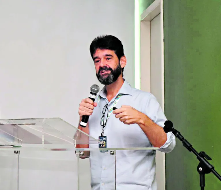 Alberto Quesada dirige a estação de pesquisa Atto, que monitora a floresta.