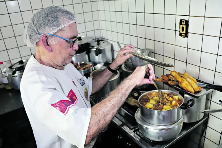 Belém, Pará, Brasil. Cidade. o preço médio da refeição completa fora do domicílio ficou em R$41,41, valor 12% maior que em 2023, quando custava R$36,94, de acordo com a pesquisa anual realizada pela Associação Brasileira das Empresas de Benefícios ao Trabalhador (ABBT). 08/08/2024. Foto: Irene Almeida/Diário do Pará.