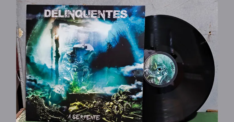 Álbum "A Serpente" da banda Delinquentes