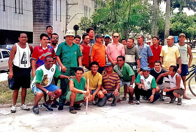 Alguns estivadores presentes na Praça do Estivadores nos anos 2000 na véspera do Círio