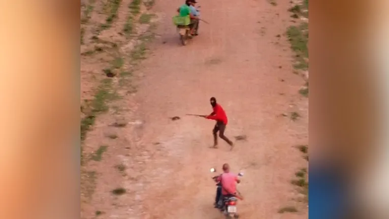 Homens foram flagrados armados dentro da fazenda