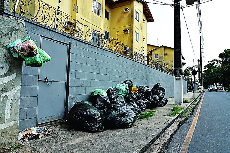 Ananindeua: moradores enfrentam sujeira por falta de coleta