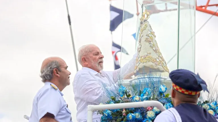 Presidente Lula teve a honra de carregar a imagem peregrina de Nossa Senhora de Nazaré