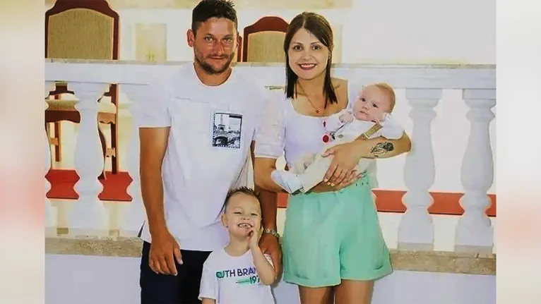 Gilson Haskel, a ex Edinéia Telles e os dois filhos do casal, Luan e Lyan