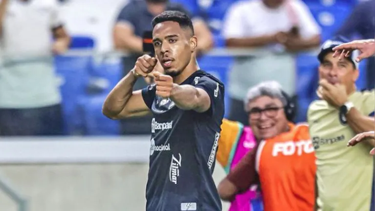 Atacante marcou três gols e deu duas assistências na temporada