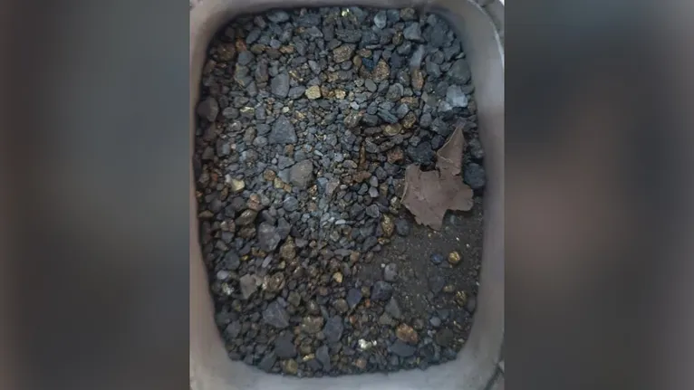 O minério de cobre encontrado dentro da carga da carreta