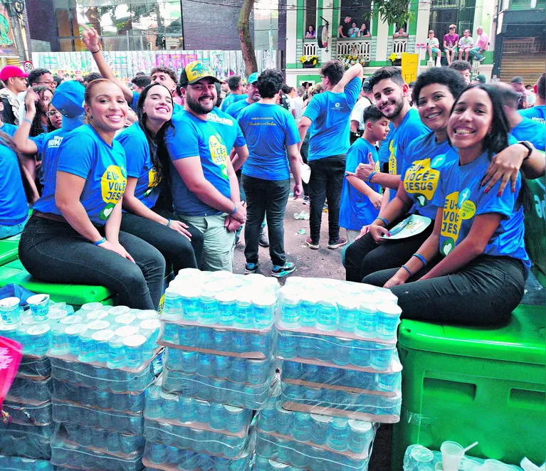 Voluntários são fundamentais na realização das procissões