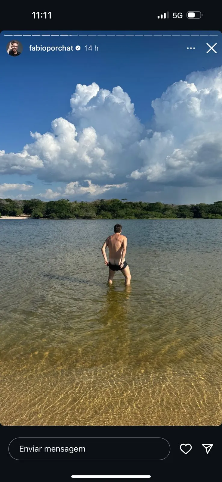 Fabio Porchat posta foto pelado em Alter do Chão