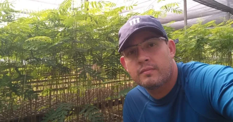 Cândido Neto explica que uma árvore é habitat para uma série de outras formas de vida na natureza