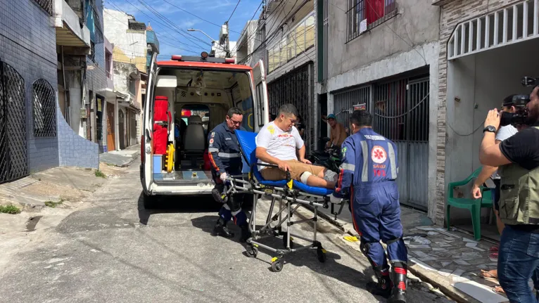 Vítima da explosão foi socorrida por equipes do Samu