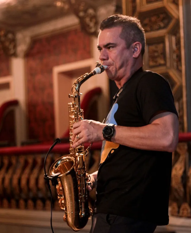 Elias Coutinho, maestro, saxofonista e improvisador