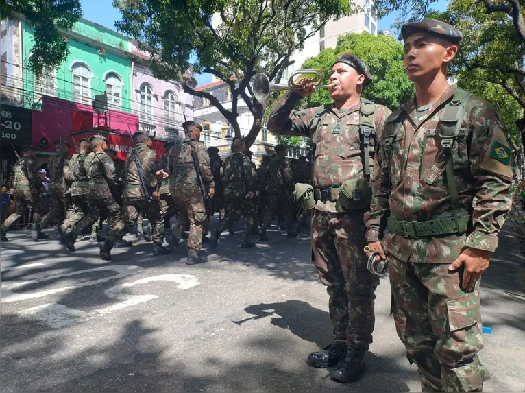 O desfile contou com a participação de cinco mil militares das Forças Armadas.