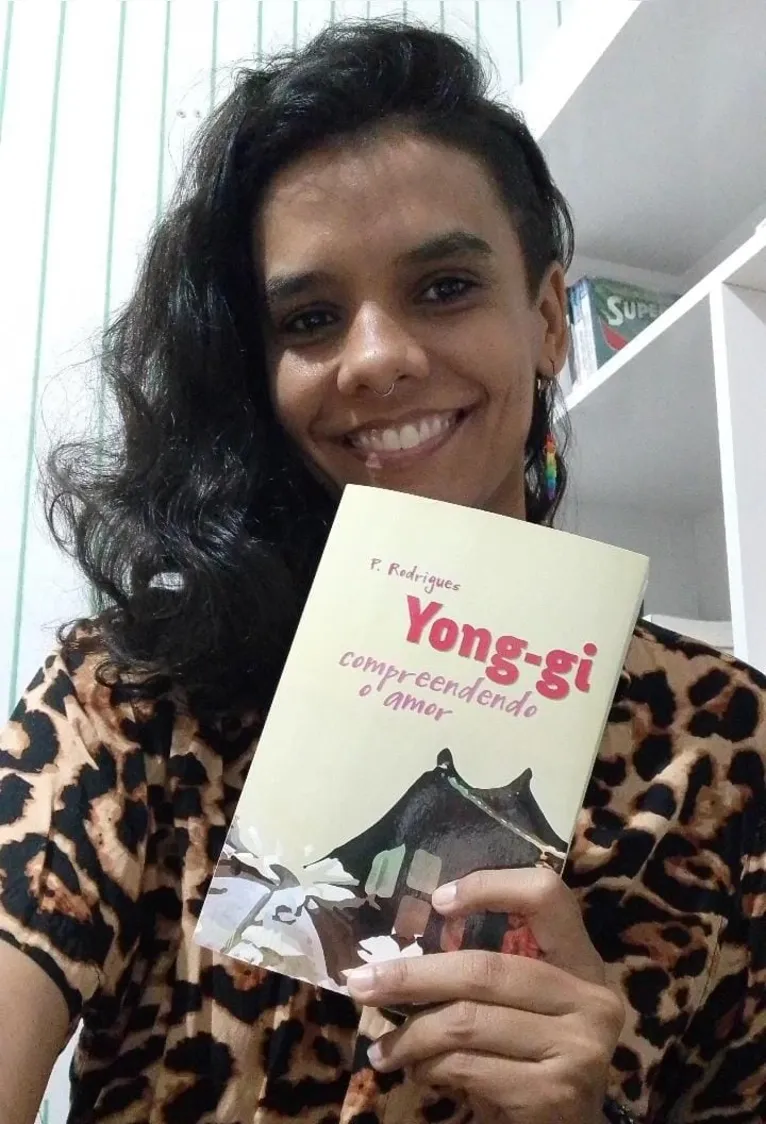 Phryscila Rodrigues é autora do livro "Yong-gi: compreendendo o amor".