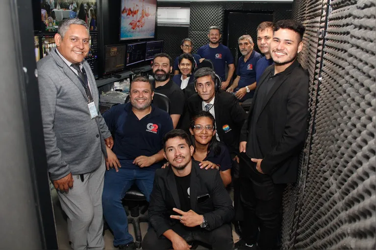 Parte da equipe técnica e operacional da transmissão ao vivo TV Alepa.