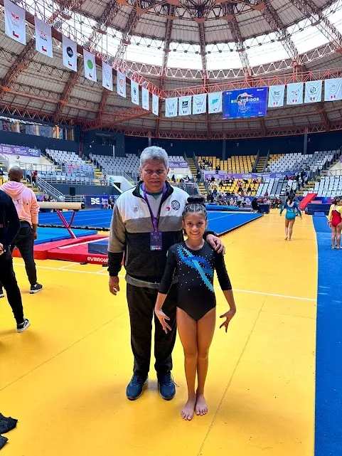 A atleta Bella Martins com o treinador Ulisses Lima.