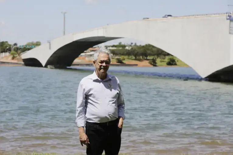 Ex-ministro dos Direitos Humanos, Nilmário Miranda, durante ato na Ponte que se chamava Costa e Silva e passou a se chamar Honestino Guimarães na semana de luta pela Democracia (2023).