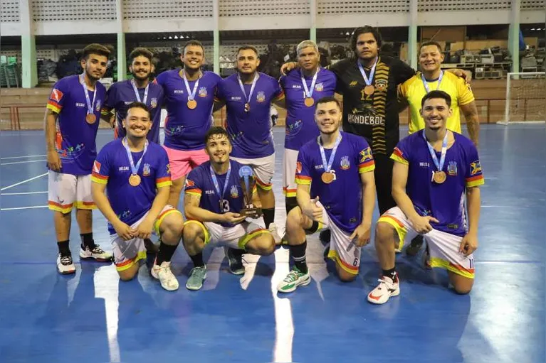 A equipe de Salinópolis representou o handebol masculino.