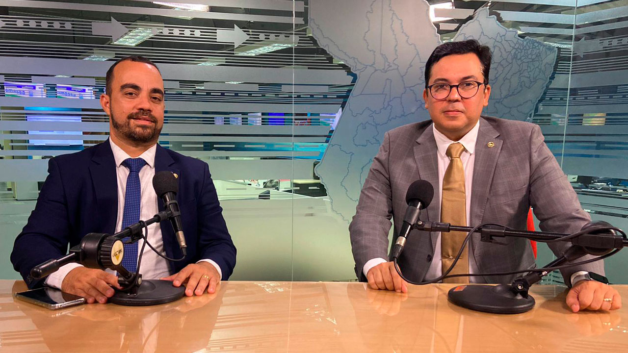 Dr. Alexandre Bastos e Cássio Bitar  o estúdio da RBA TV.