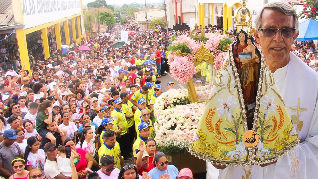 A cerimônia foi presidida pelo padre Jucelino, vigário episcopal da Área São Paulo