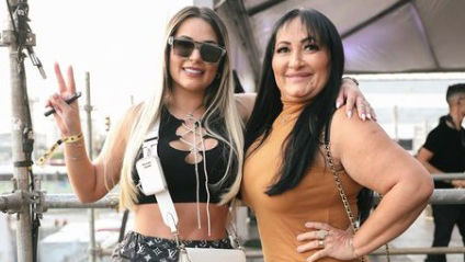 A mãe da influenciadora, Solange Alves, também foi presa