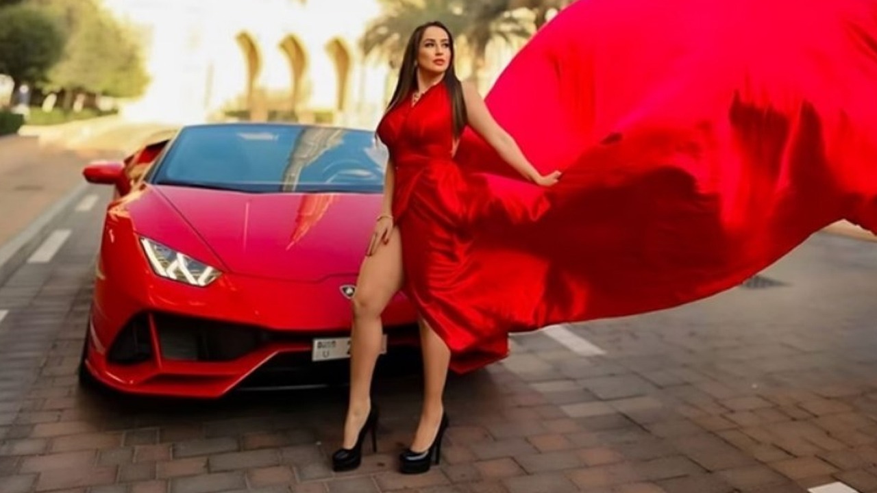 Carros caros e vestidos luxuosos, suspeita é que o dinheiro seja de lavagem de dinheiro