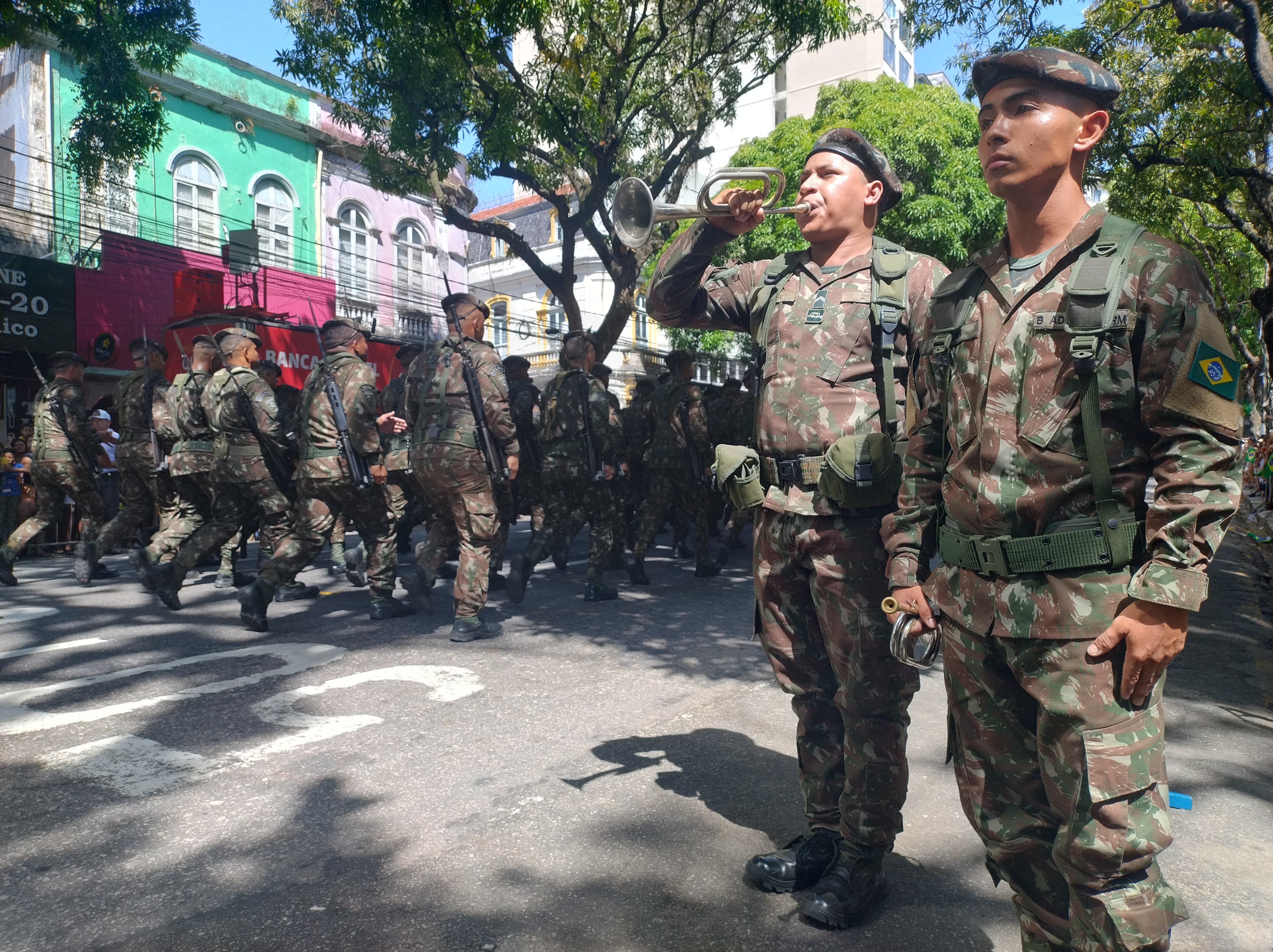 O desfile contou com a participação de cinco mil militares das Forças Armadas.