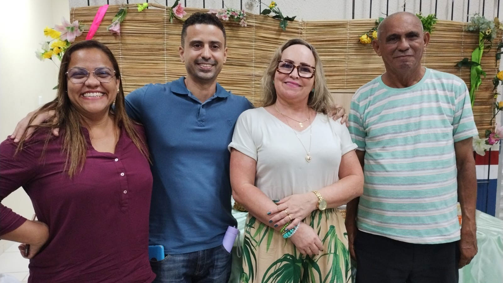 Os professores Patrícia Silva, Luiz Otávio, Lucianna Couto e Pedro Paulo orientam os alunos participante do projeto Empreendedorismo Verde.