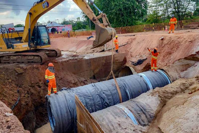 Tubulações em aço vão resolver problema de alagamentos no Canal das Toras