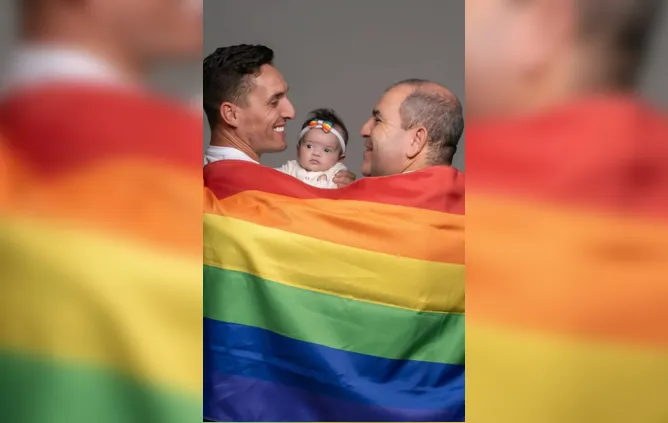 Pais homoafetivos e a experiência com barriga solidária