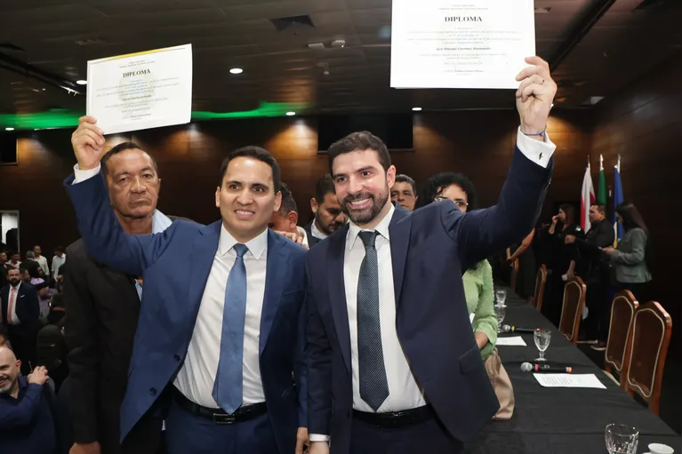 O prefeito eleito, Igor Normando, e seu vice, Cássio Andrade