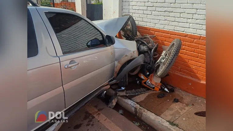 A moto ficou completamente destruída