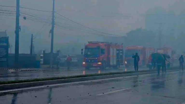 As autoridades isolaram a área, e uma perícia será realizada para determinar as circunstâncias da queda