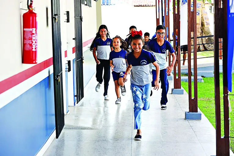 Estado entrega escola de tempo integral em Ananindeua