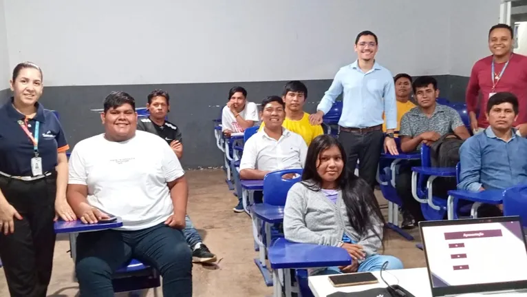 As aulas acontecem no período noturno nas dependências da Escola Municipal Maria Conceição, parceira do projeto