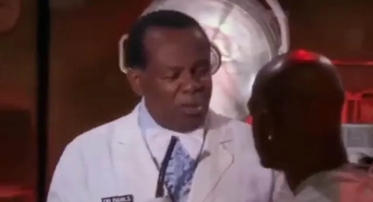 Lou Rawls fez participação cantando ao interpretar o médico que iria realizar um exame de colonoscopia no chefe da família Kyle