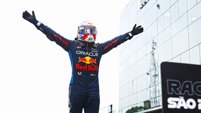 Verstappen venceu a chuva e os acidentes pela pista molhada, ao melhor estilo Ayrton Senna