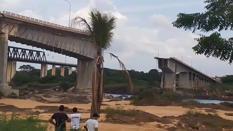 Ao menos 14 pessoas estão desaparecidas após o vão central da ponte Juscelino Kubitschek de Oliveira, sobre o Rio Tocantins, ceder na tarde deste domingo (22).