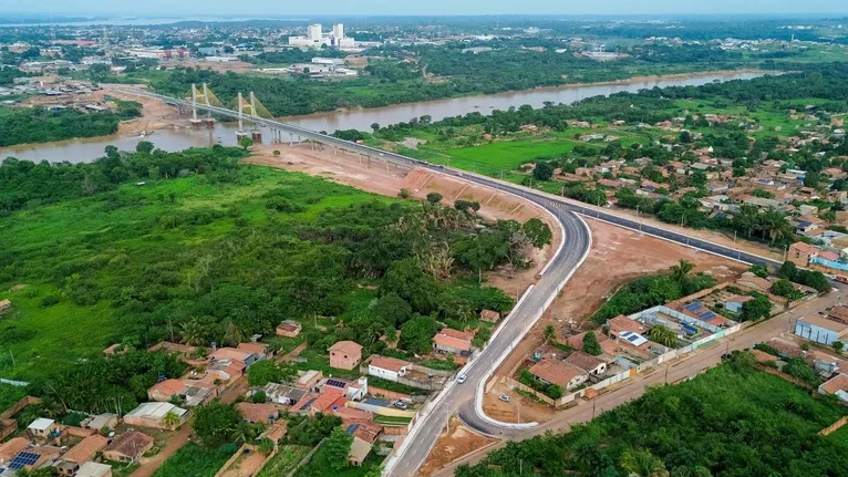 Com 524 metros de extensão e 16 metros de largura, a ponte conta com faixas de passeio de 1,60 metros nos dois lados