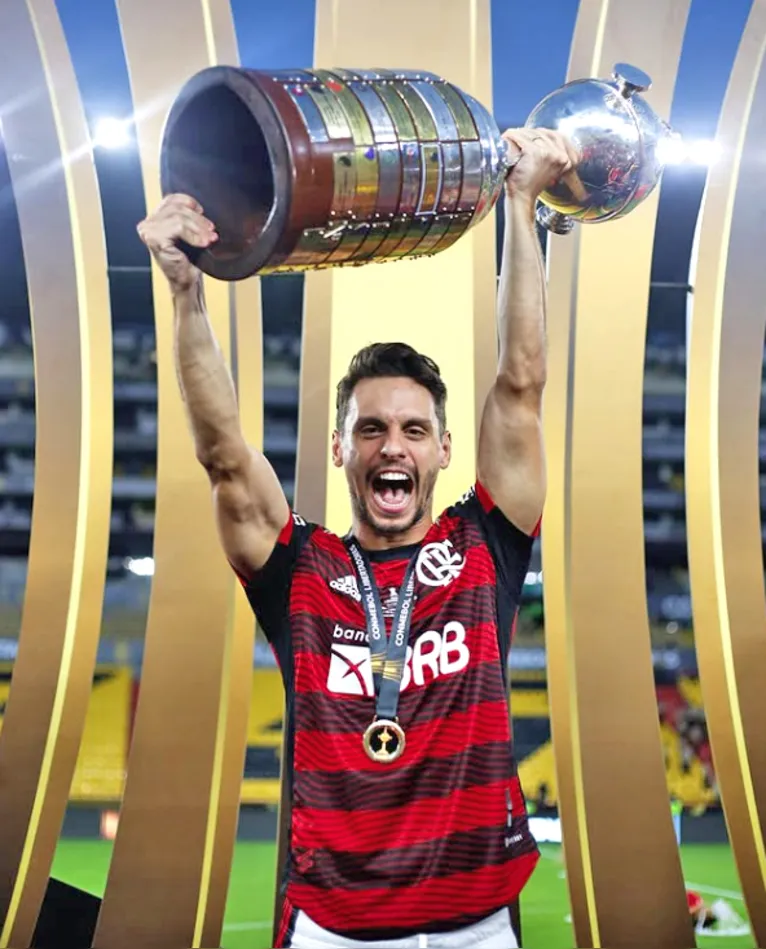 Rodrigo Caio seria uma boa, torcedor?