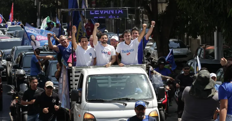 Igor Normando com apoiadores durante carreata em Belém