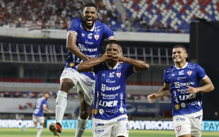 No jogo da ida, em Belém, jogadores do Águia comemoram gol, mas perderam de 3 a 1 para o São Paulo