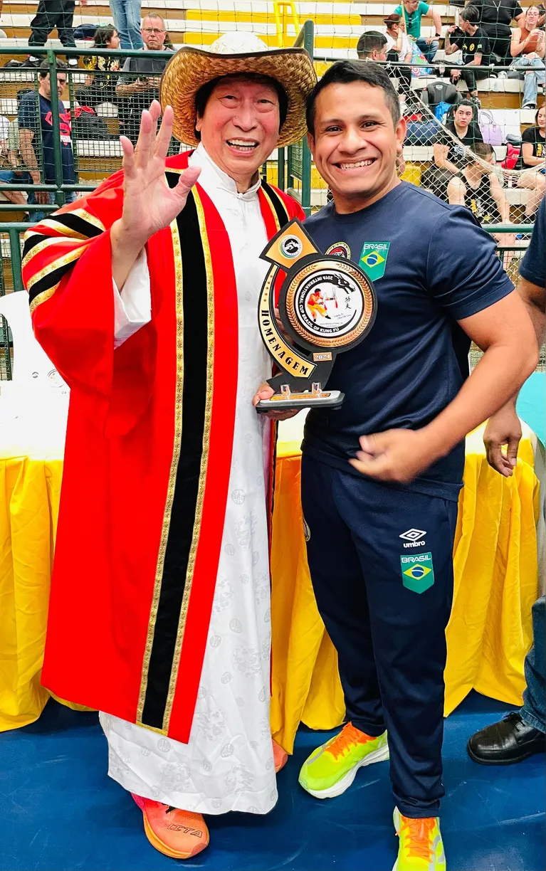 Atleta paraense recebe homenagem em torneio de Kung Fu