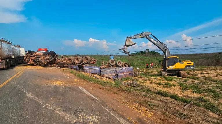 Felizmente, o acidente não causou vítimas.