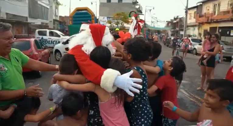 A ação inclui distribuição de presentes, brincadeiras, merenda e momentos de confraternização para as famílias da região.