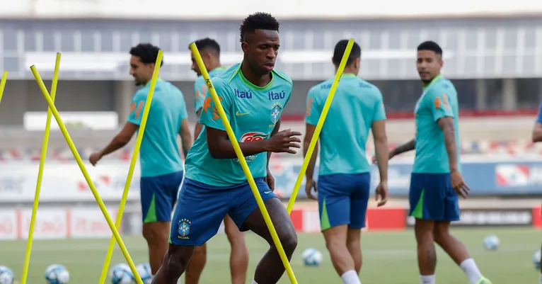 Vini Jr. durante treinamento no Mangueir;ao, em Belém.