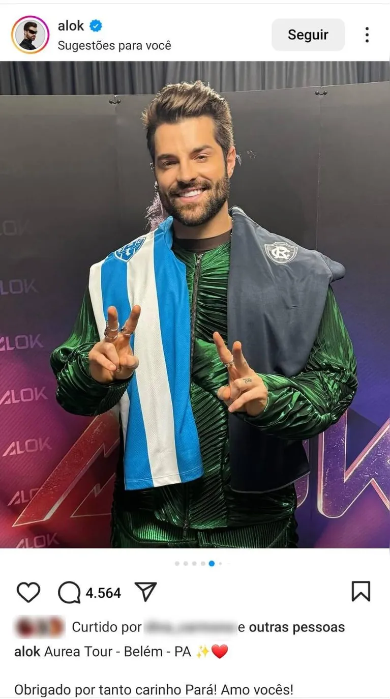 Alok posa com camisas de Remo e Paysandu após show em Belém