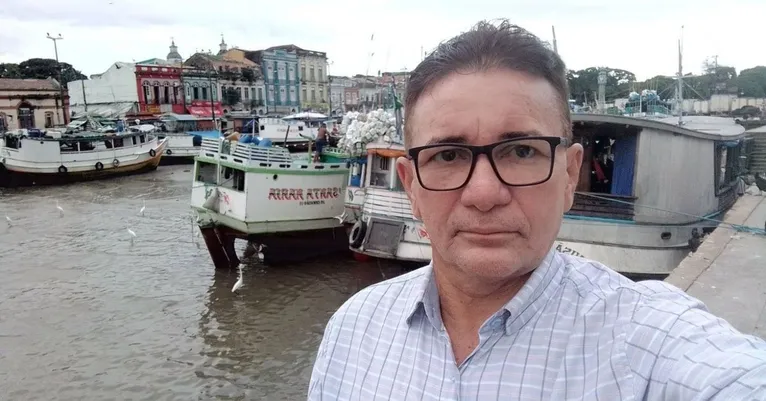 Familiares e amigos se reuniram para prestar as últimas homenagens. Dinan faleceu após lutar contra um câncer de próstata.