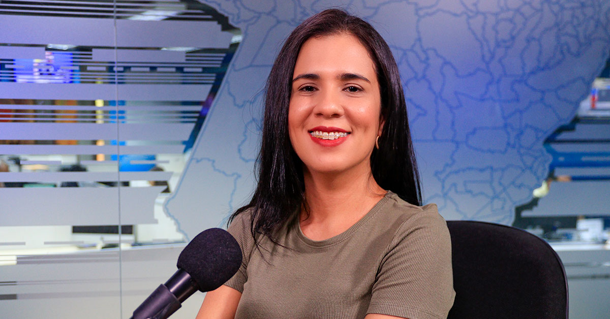 Anna Carlla, publicitária e empreendedora digital.