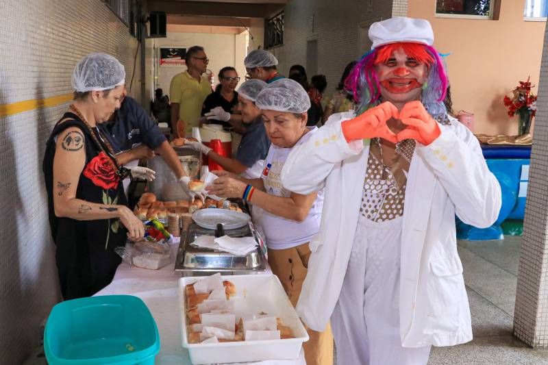 Festa de Natal leva alegria às crianças atendidas na Uremia